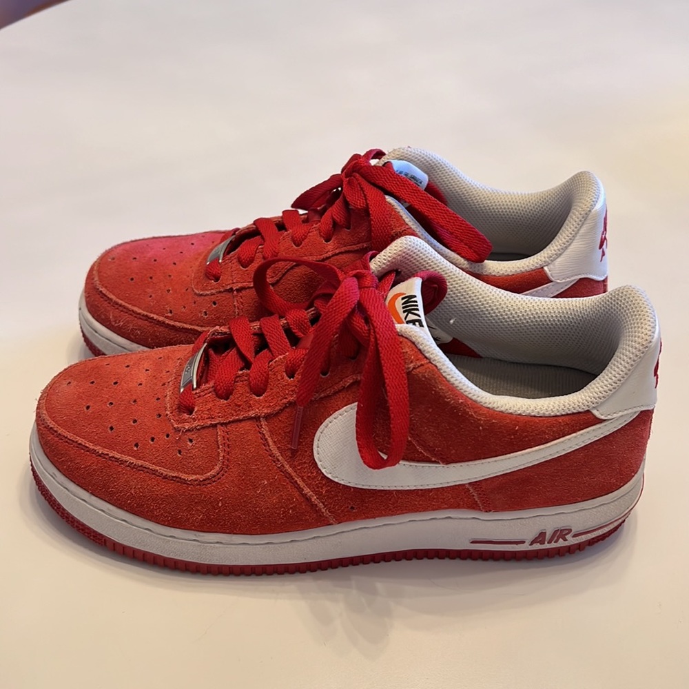 ❤️Nike Air Force 1 Red Suede/white size 7 Y